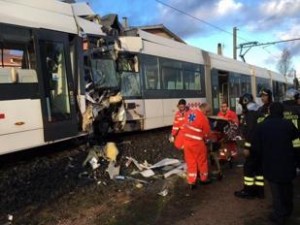 cagliari scontro treno