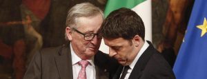 Il Premier Matteo Renzi (d) e il Commissario Europeo Jean-Claude Juncker durante il loro incontro a Palazzo Chigi, Roma, 26 Febbraio 2016. ANSA/ GIUSEPPE LAMI